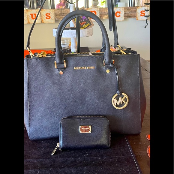 Michael Kors Purse and Wallet Set - Picture 1 of 9